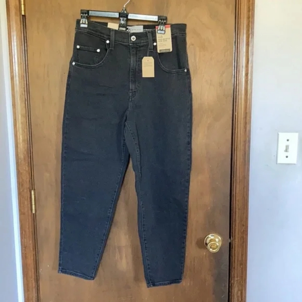 Levi’s mom jean high waisted tapered leg retro jean 28 X27